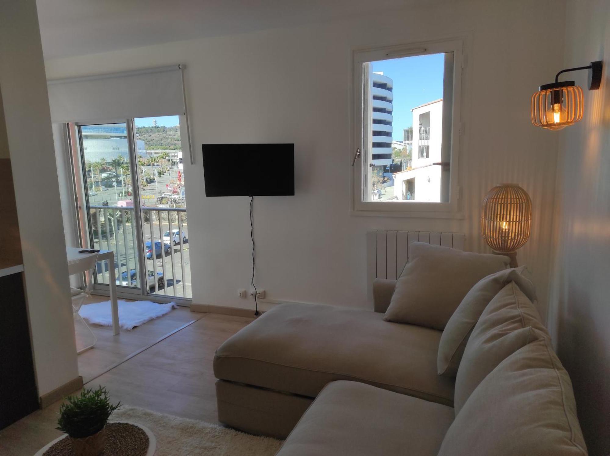 Centre Port,Studio Cosy,Vue Piscine Et Sur Le Parking Prive Ainsi Que Le Mont Saint Martin Agde Kültér fotó